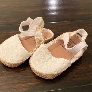 Baby gap girl sandals size 6-12 months